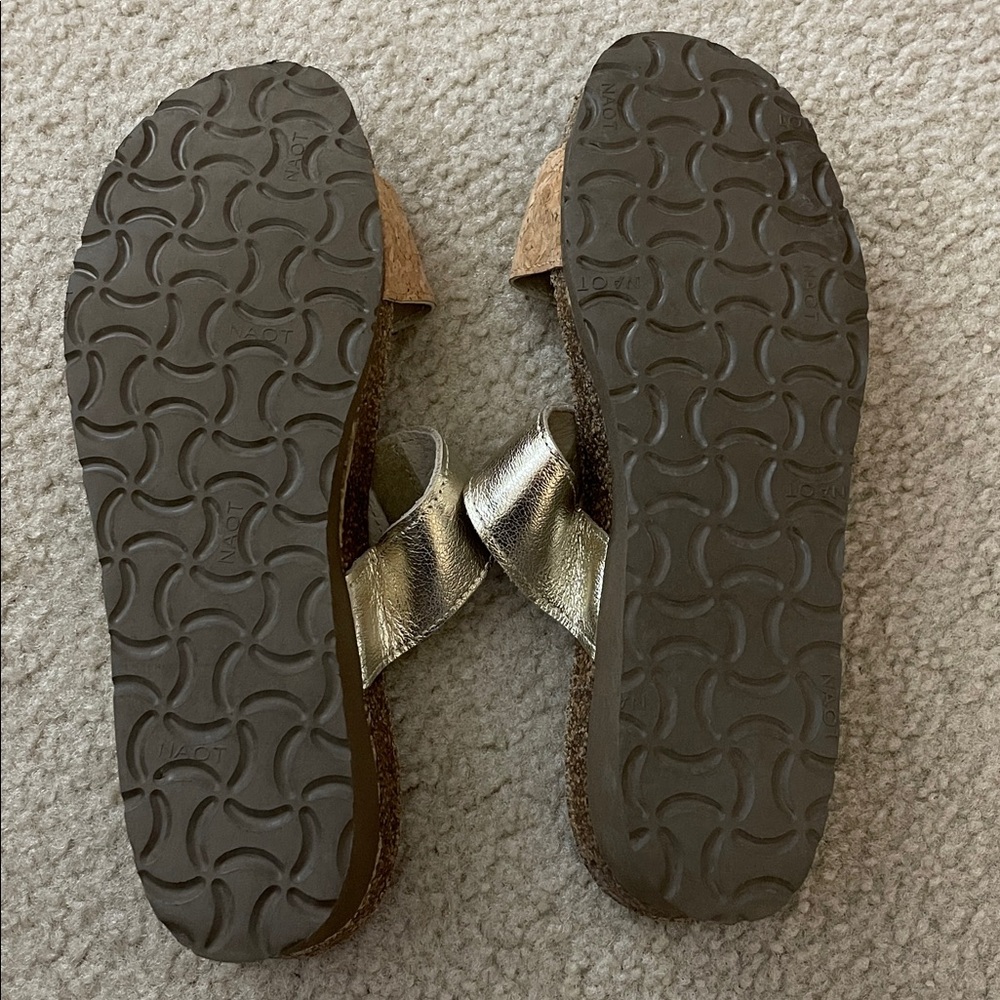 Vintage NAOT Gold and Tan Cork Sandals, Size 7 - Picture 3 of 11